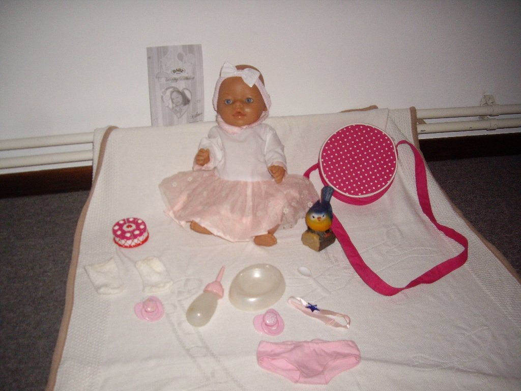 baby born is jarig met acc, Kinderen en Baby's, Speelgoed | Poppen, Ophalen, Zo goed als nieuw, Babypop
