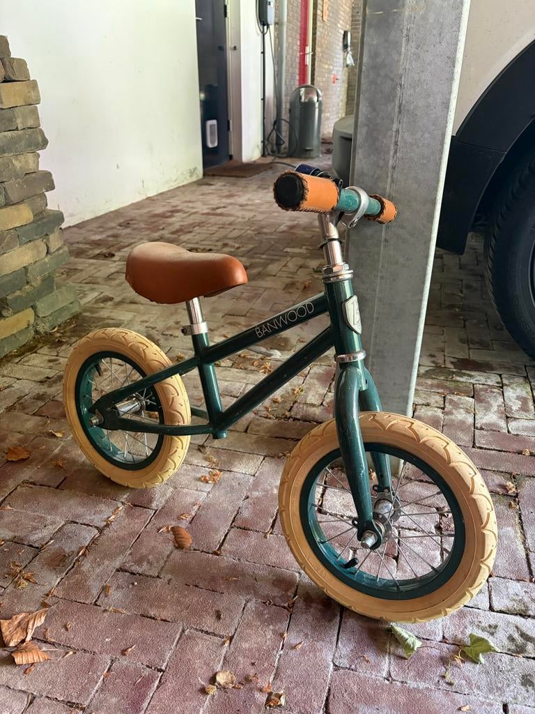 Banwood loopfiets groen met bruine details, Fietsen en Brommers, Fietsen | Kinderfietsjes, Ophalen, Gebruikt, Minder dan 16 inch