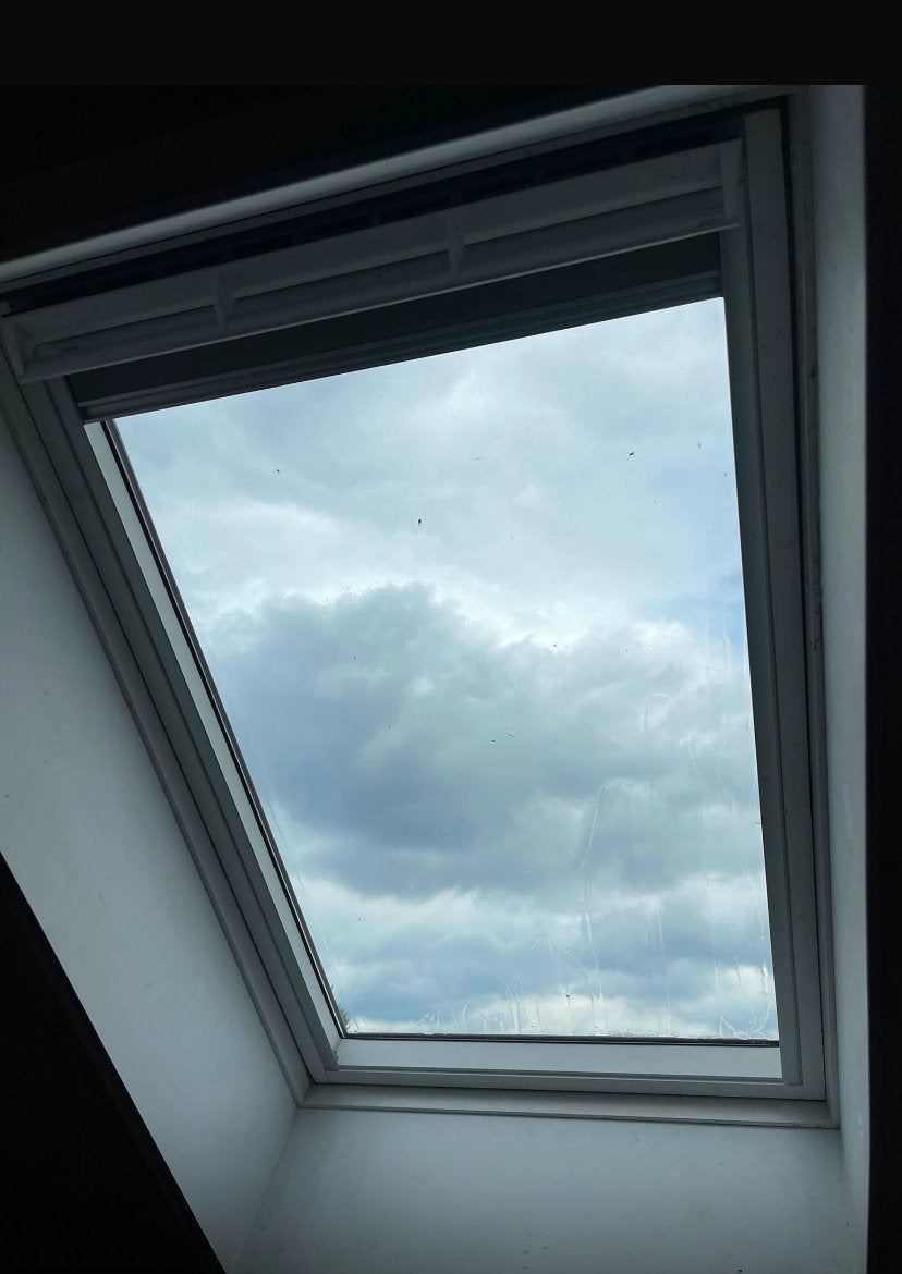 Een grote zolderraam van 85 cmx133cm het merk Velux te koop!, Ophalen of Verzenden, Zo goed als nieuw, Dakraam