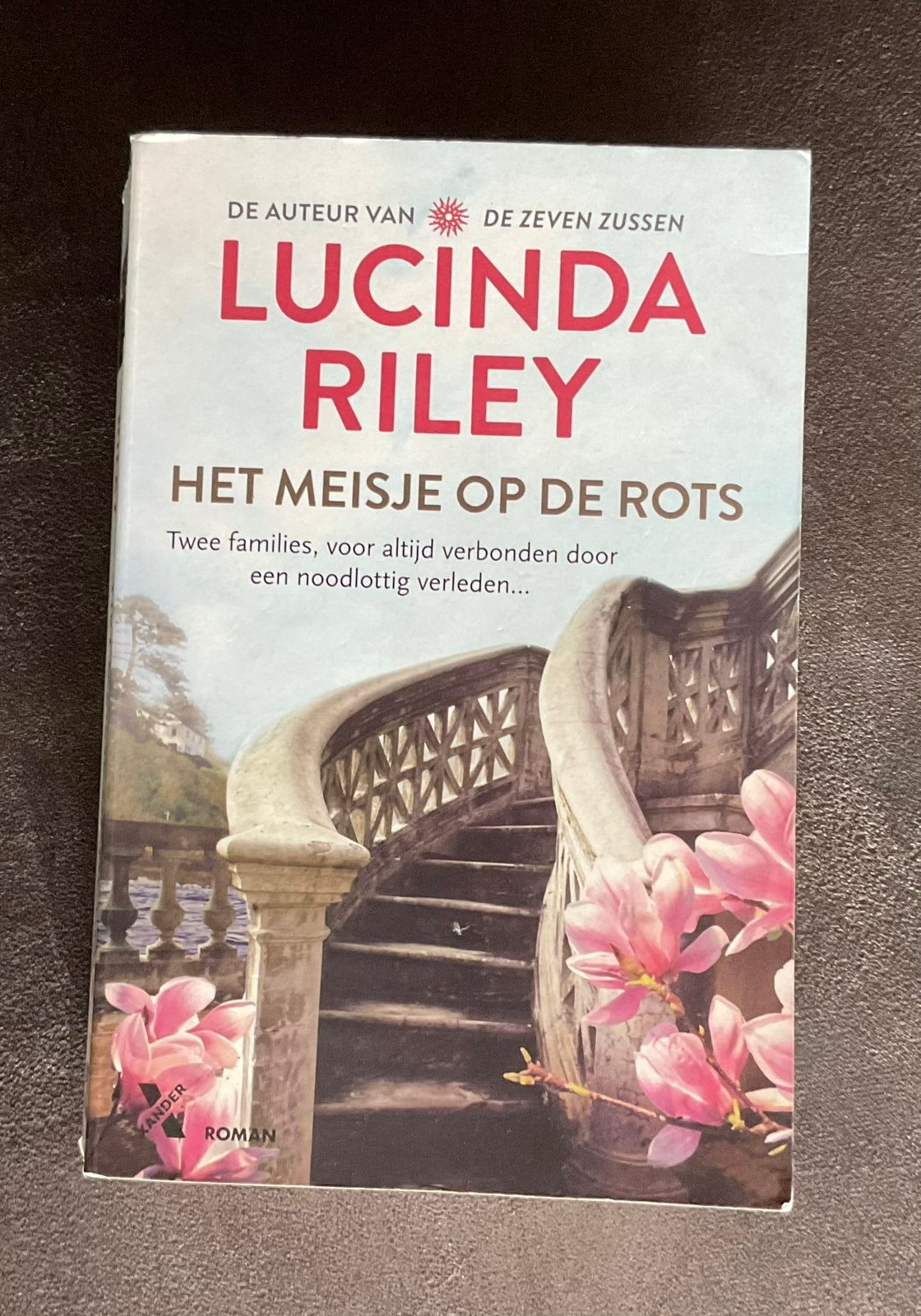 Het meisje op de rots (Lucinda Riley, Ophalen, Zo goed als nieuw