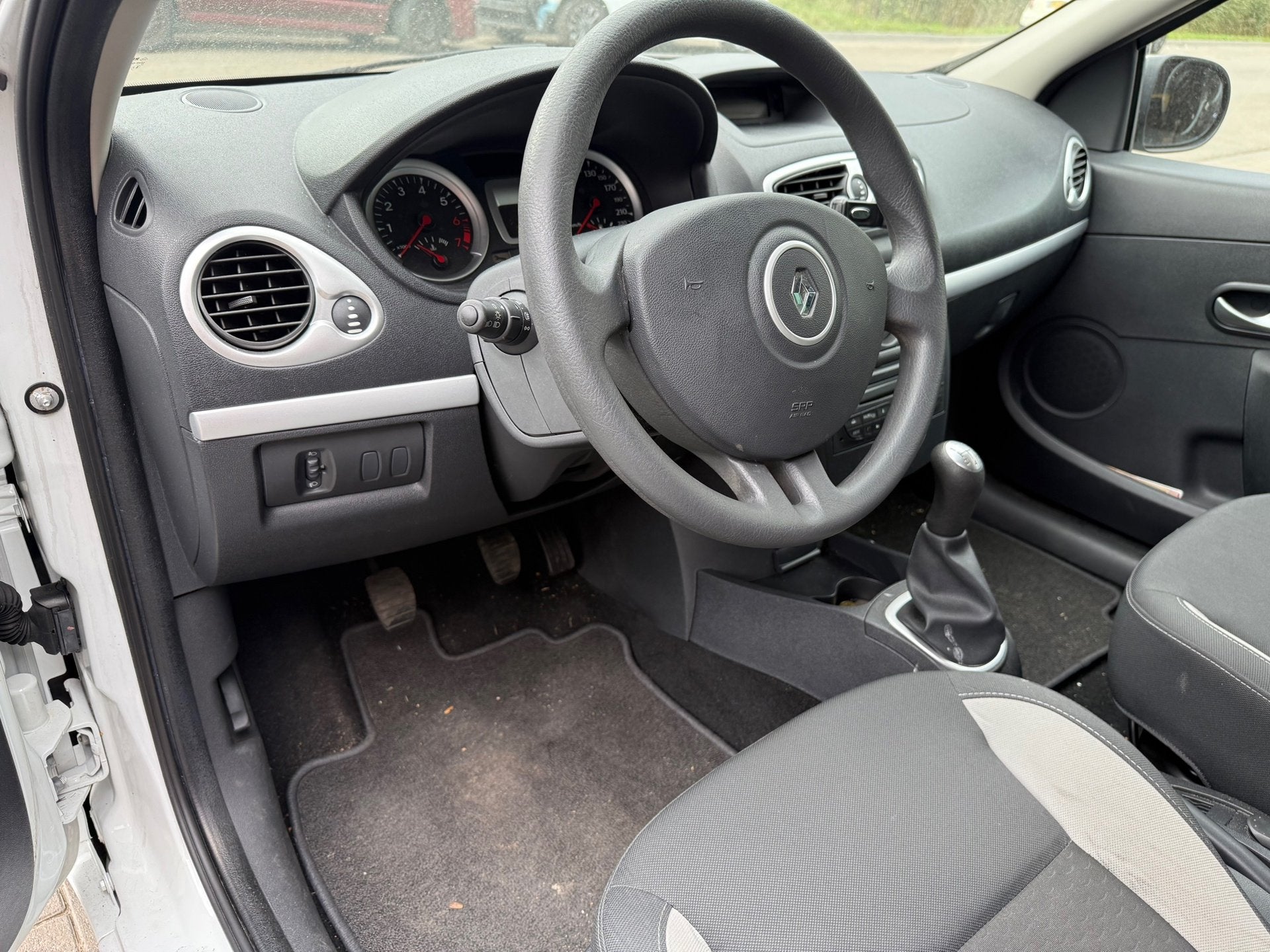 Renault Clio 1.2 Authentique, Voorwielaandrijving, 535 kg, 4 cilinders, Origineel Nederlands