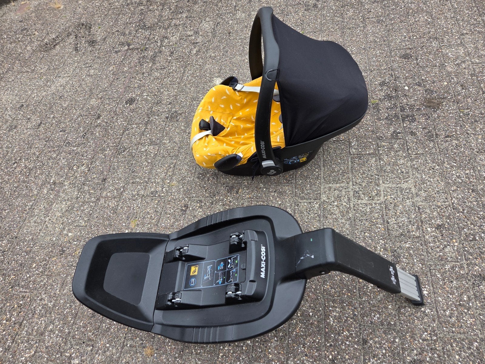 Maxi-Cosi autostoel met Isofix base, Ophalen, Autogordel of Isofix, Gebruikt, Zijbescherming
