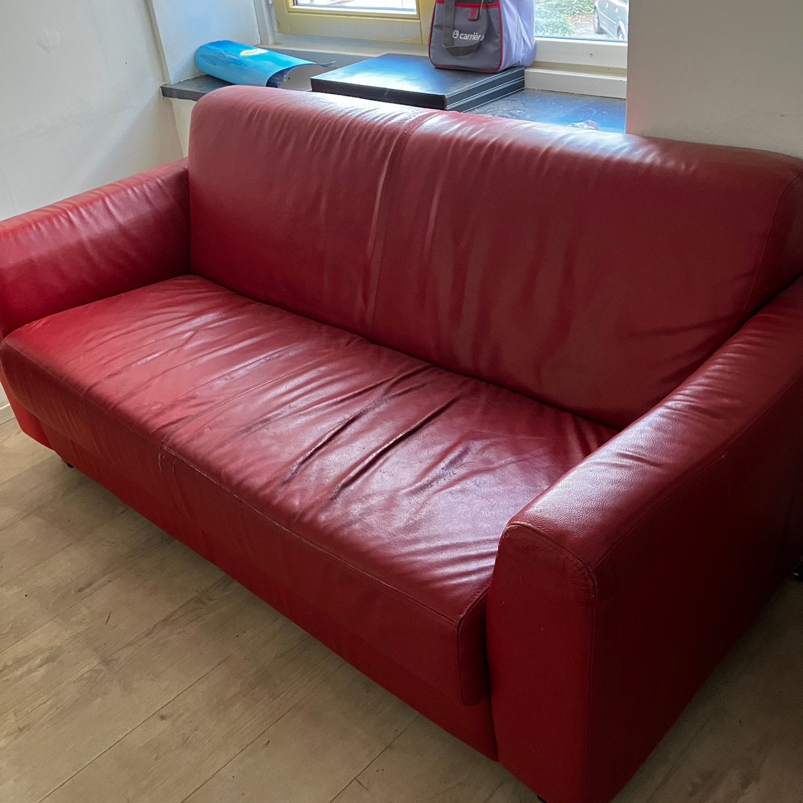Rode bank, tweezitter, gratis afhalen!, Huis en Inrichting, Ophalen, Overige materialen, Gebruikt, 150 tot 200 cm