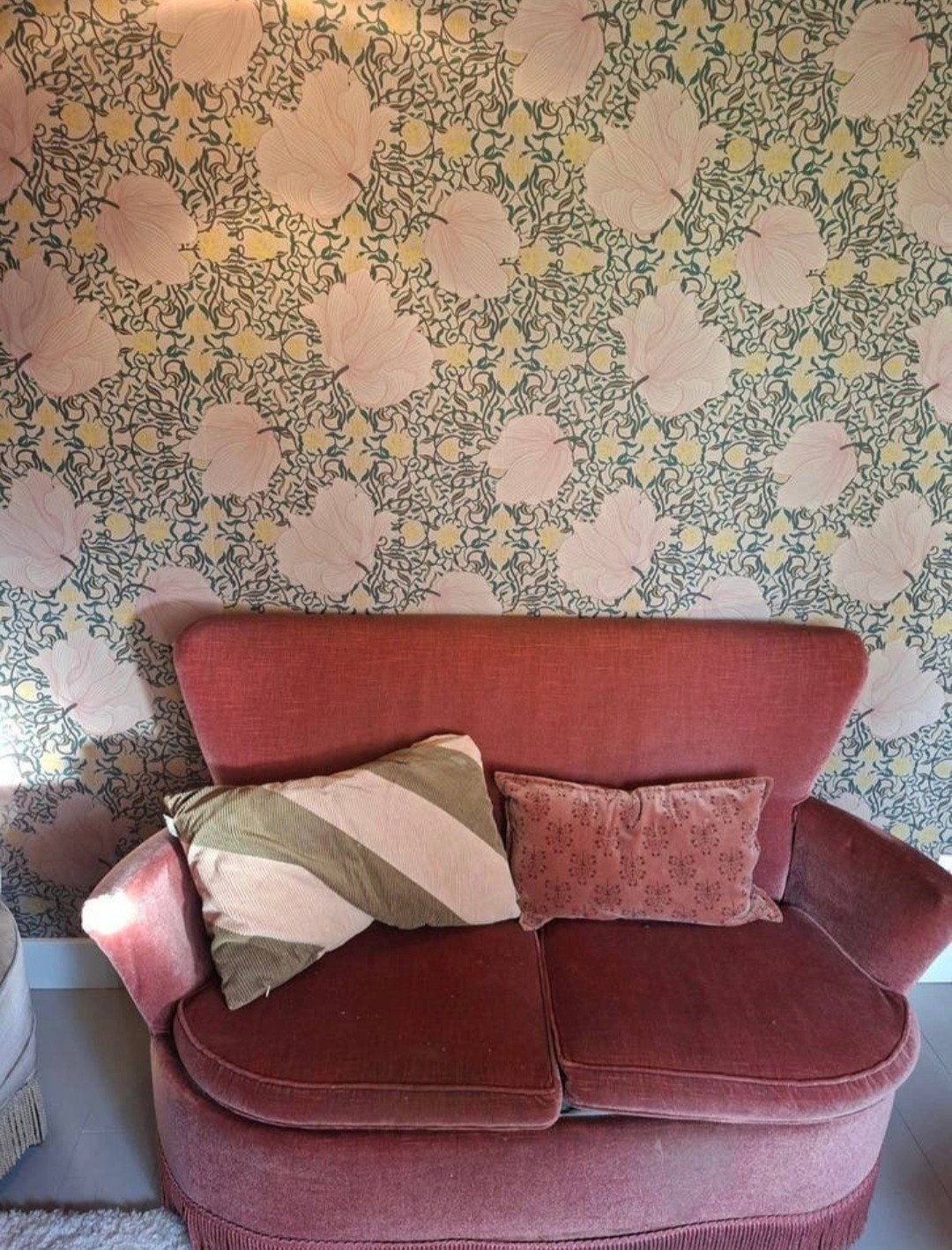 Vintage roze fluwelen tweezitsbank, Ophalen, Gebruikt, 150 tot 200 cm, Tweepersoons
