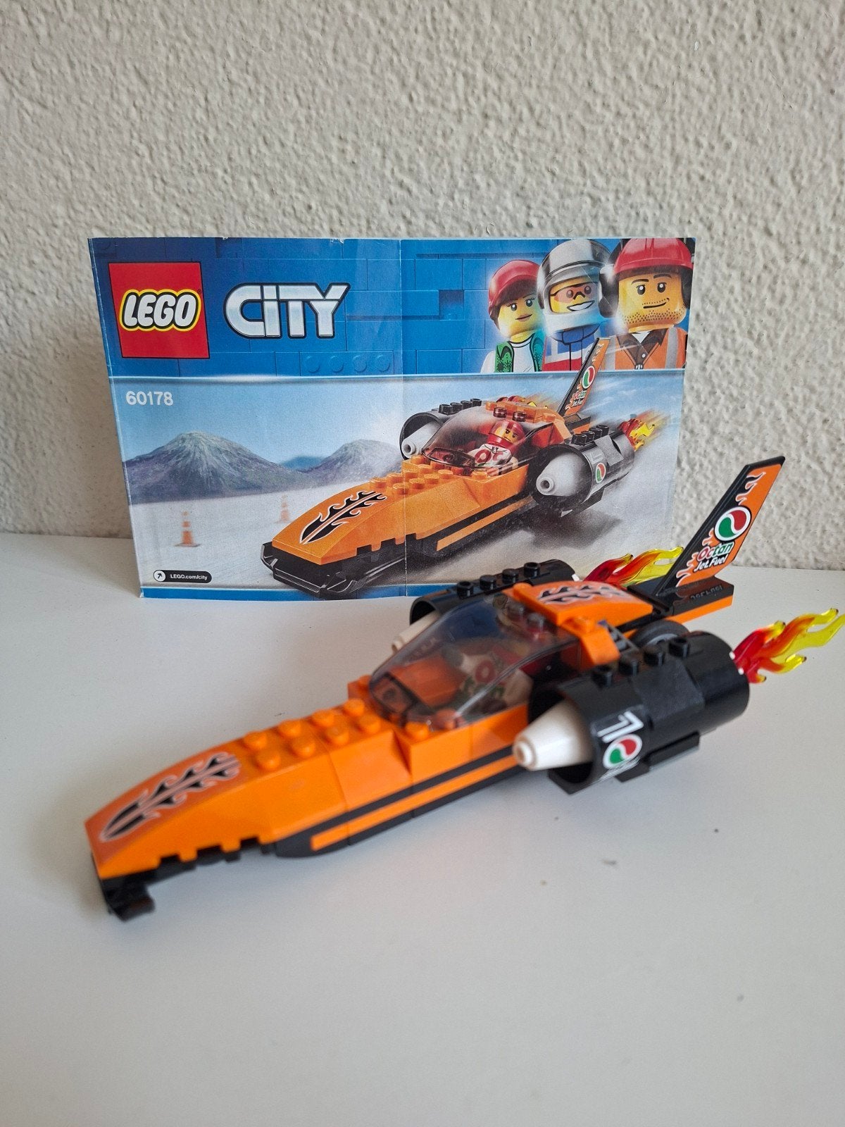 Foto 2 van LEGO City 60178 Speed Record Car met minifiguur