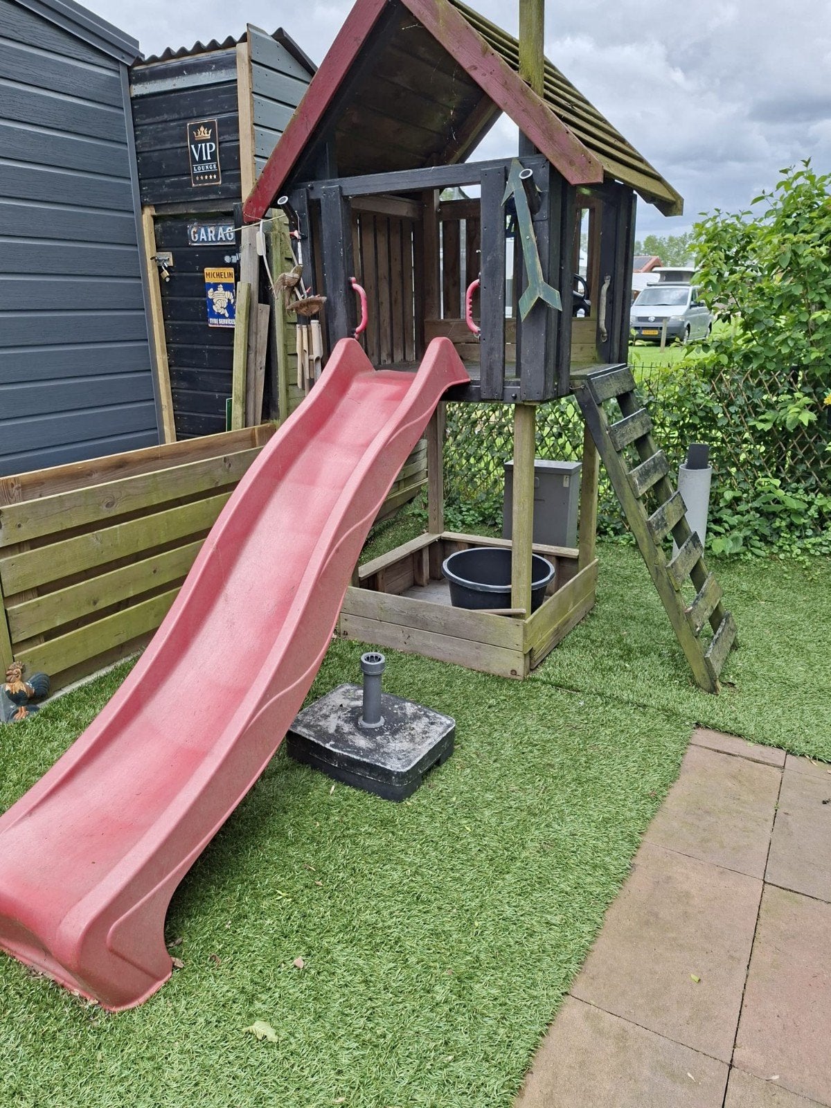 Speelhuisje met glijbaan en zandbak, Kinderen en Baby's, Speelgoed | Buiten | Speeltoestellen, Ophalen, Gebruikt, Zandbak