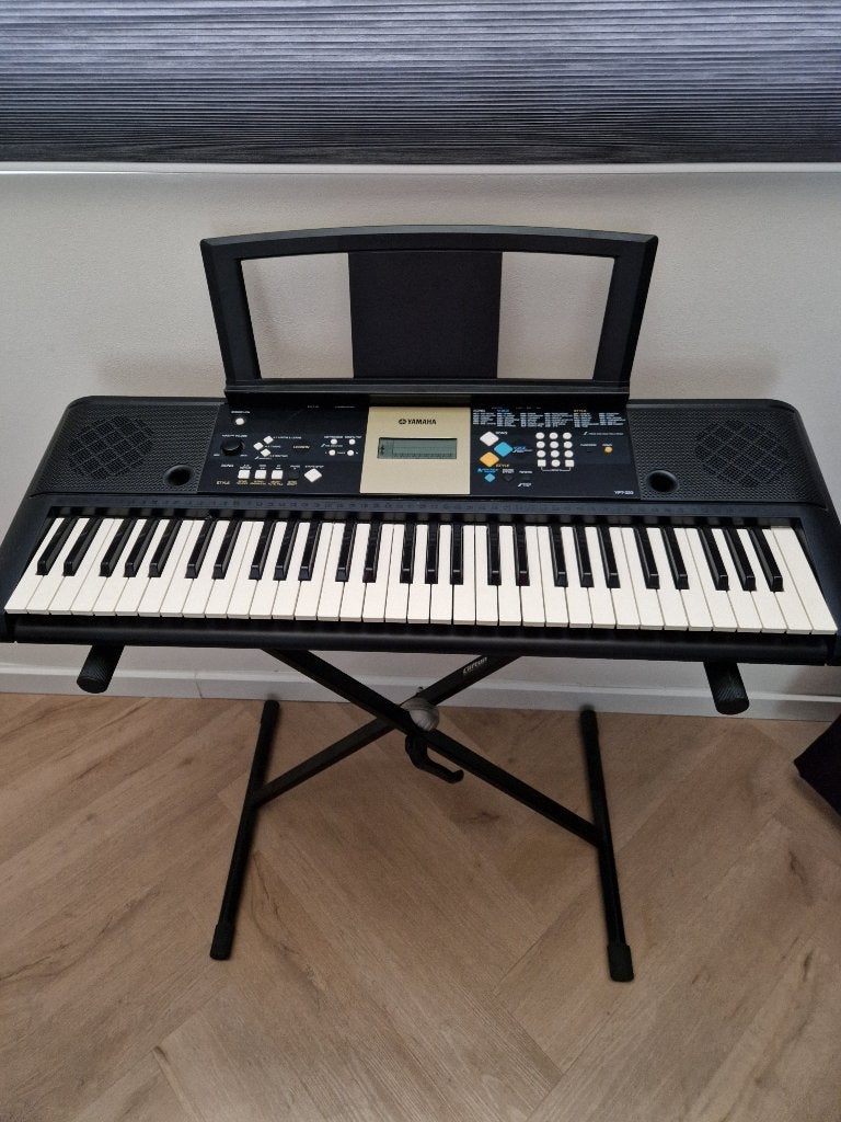 Yamaha YPT 220 Elektrisch keyboard met standaard, Muziek en Instrumenten, Keyboards, Ophalen, 61 toetsen, Yamaha, Zo goed als nieuw