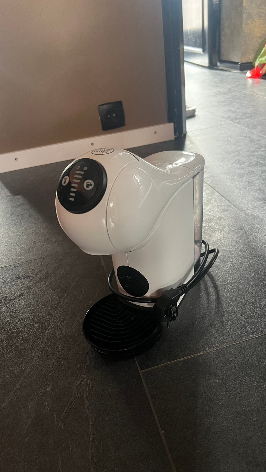 Dolce Gusto Genio S, Witgoed en Apparatuur, Koffiezetapparaten, Ophalen, Koffiemachine, Zo goed als nieuw, 2 tot 4 kopjes