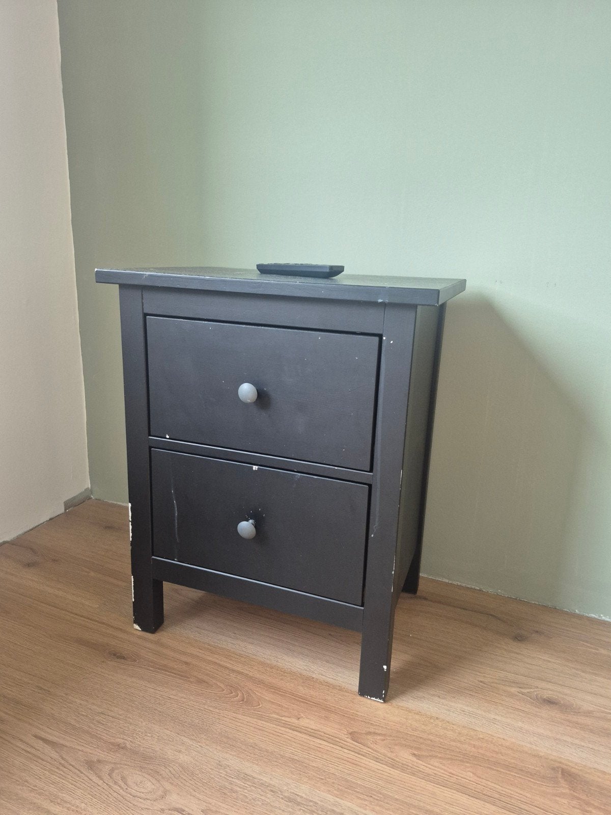 Malm nachtkastje, Huis en Inrichting, Slaapkamer | Nachtkastjes, Ophalen, Zo goed als nieuw, Minder dan 45 cm, 55 tot 70 cm