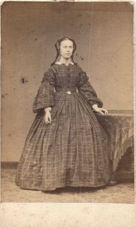 CDV - J. van Gorkum Jr. - Rotterdam - Hoepelrok, Gebruikt, Foto, Klederdracht, Ophalen of Verzenden
