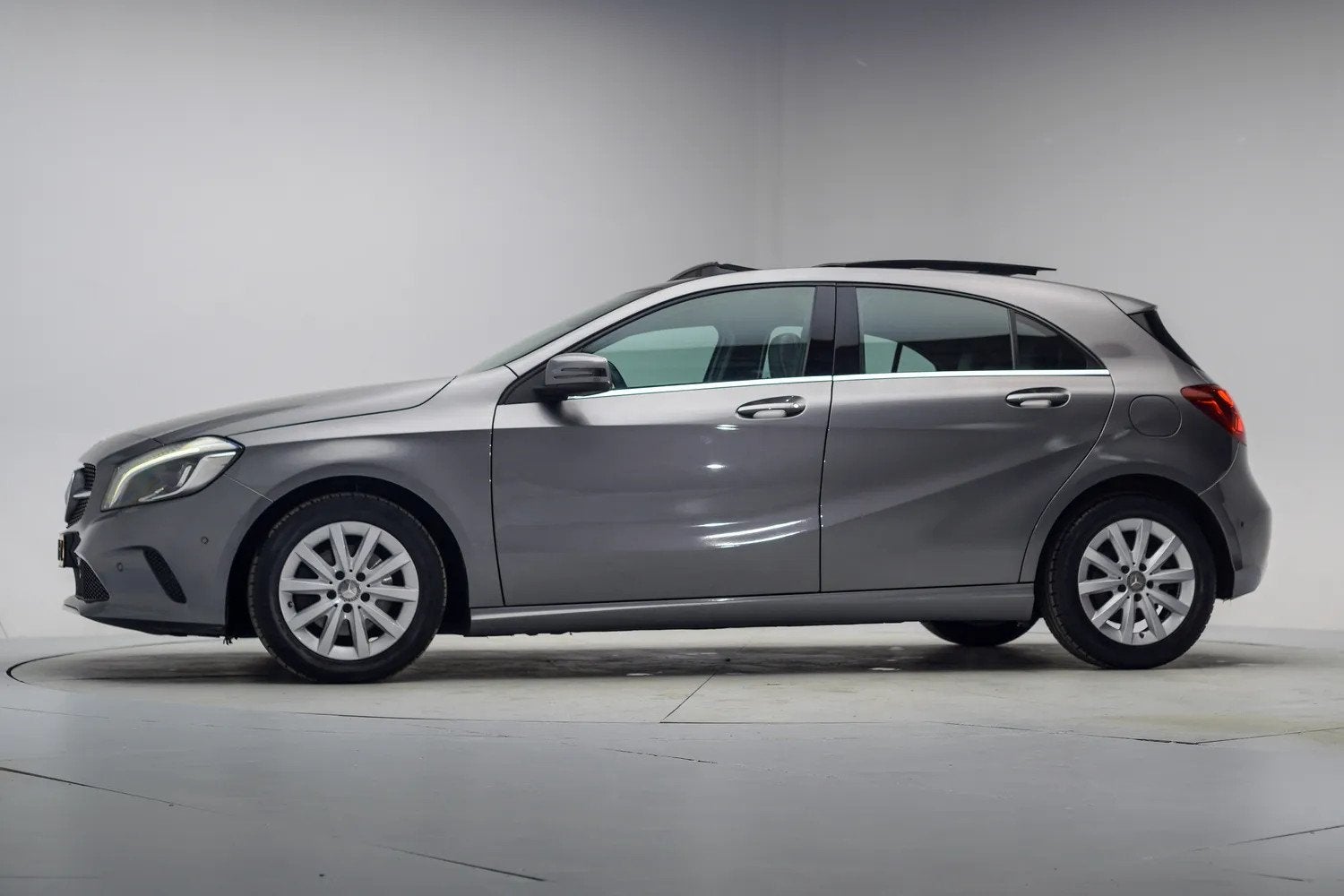 Mercedes-Benz A-Klasse 160 Ambition [ Panorama LED Navi Spor, Auto's, Voorwielaandrijving, Gebruikt, 4 cilinders, Lichtsensor