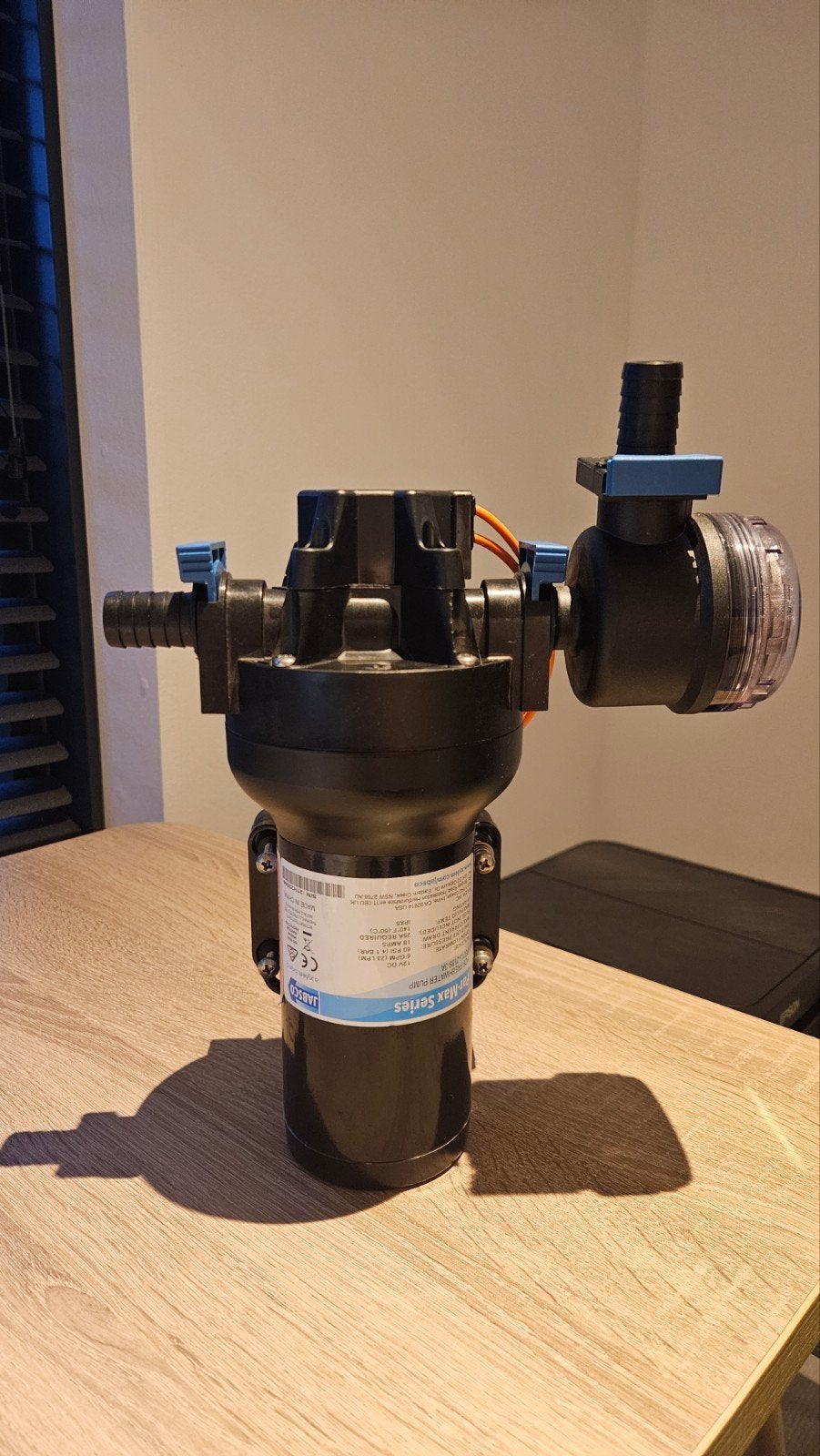 Jabsco Par-Max Series 12V DC Zoetwaterpomp, Ophalen of Verzenden, Zo goed als nieuw, Kombuis en Sanitair