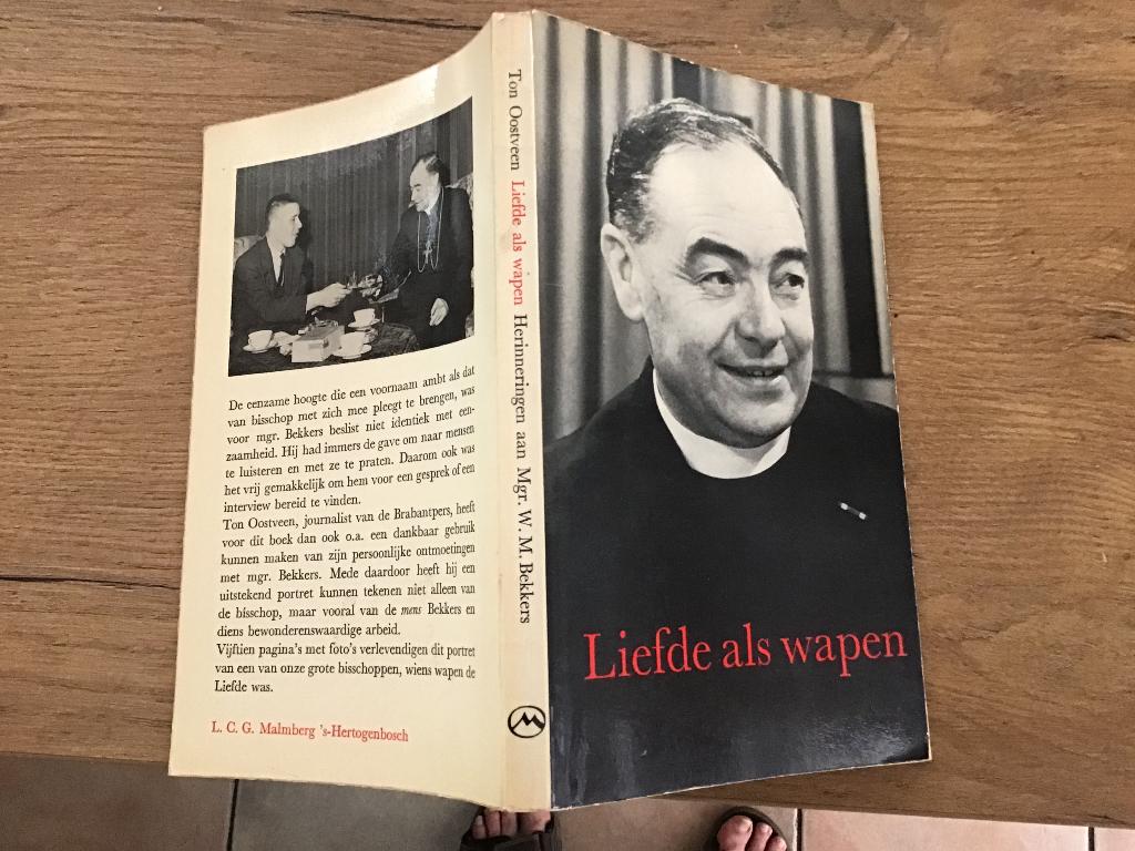 Liefde als wapen,herinneringen aan Mgr.W.M.Beckers uit 1966, Boeken, Ophalen of Verzenden, Gelezen, Christendom | Katholiek