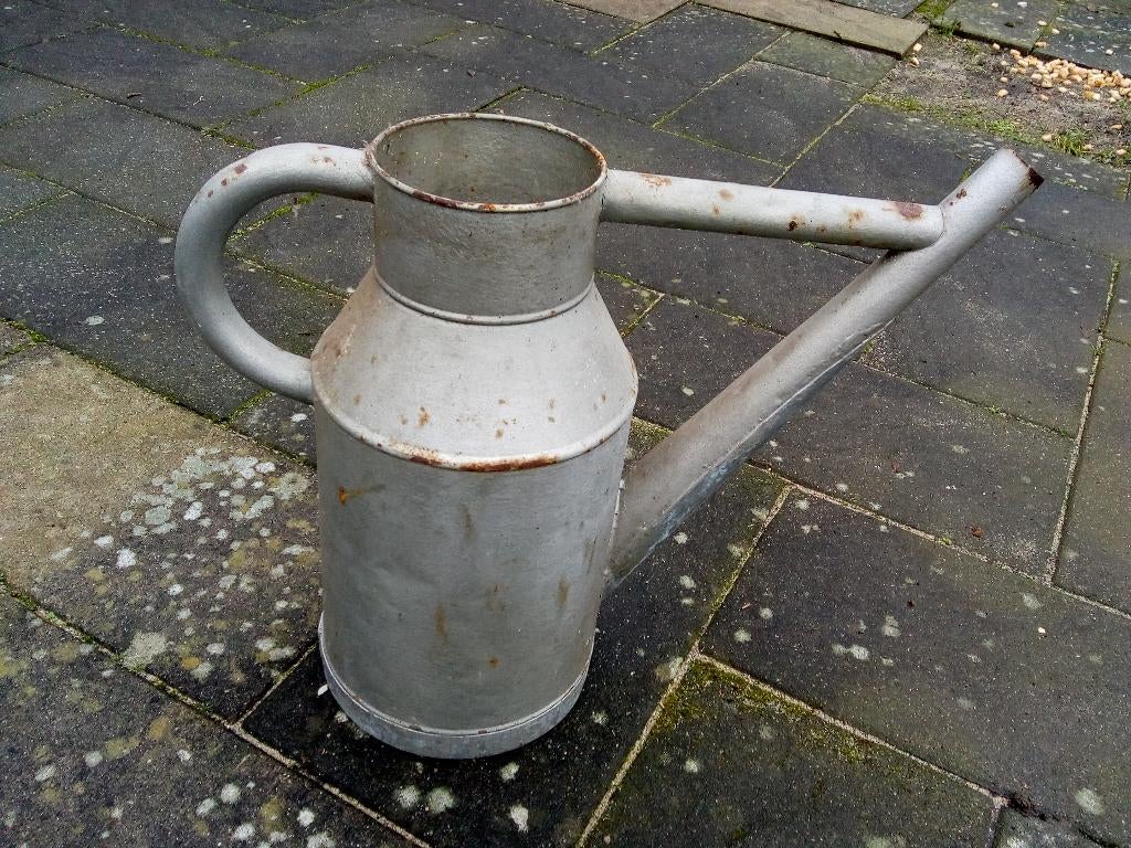 Metalen oliekan (sier), Ophalen