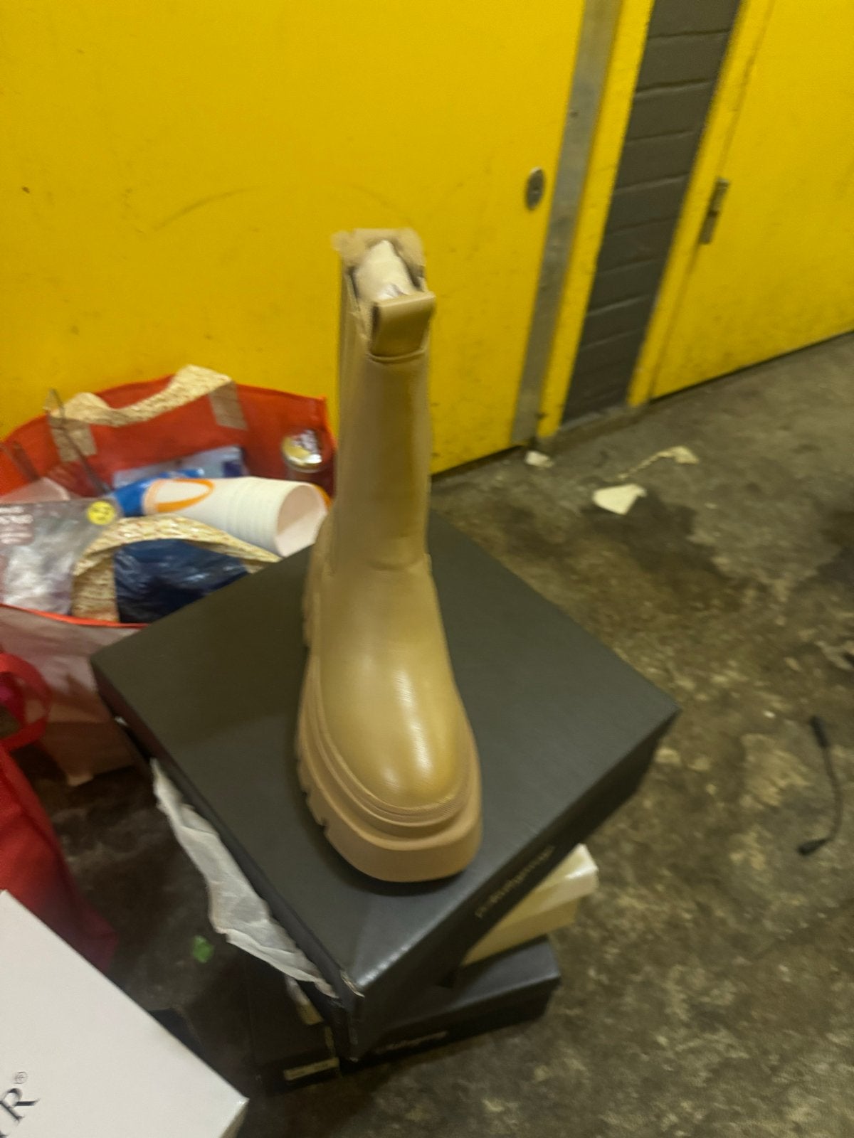 Nieuwe Dames Laarzen - Beige met Dikke Zool, Ophalen of Verzenden, Nieuw, Beige, Lage of Enkellaarzen
