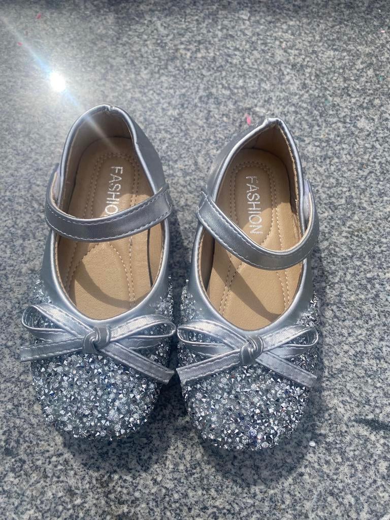 Zilveren ballerina’s met strikje en glitters, Kinderen en Baby's, Ophalen of Verzenden, Zo goed als nieuw