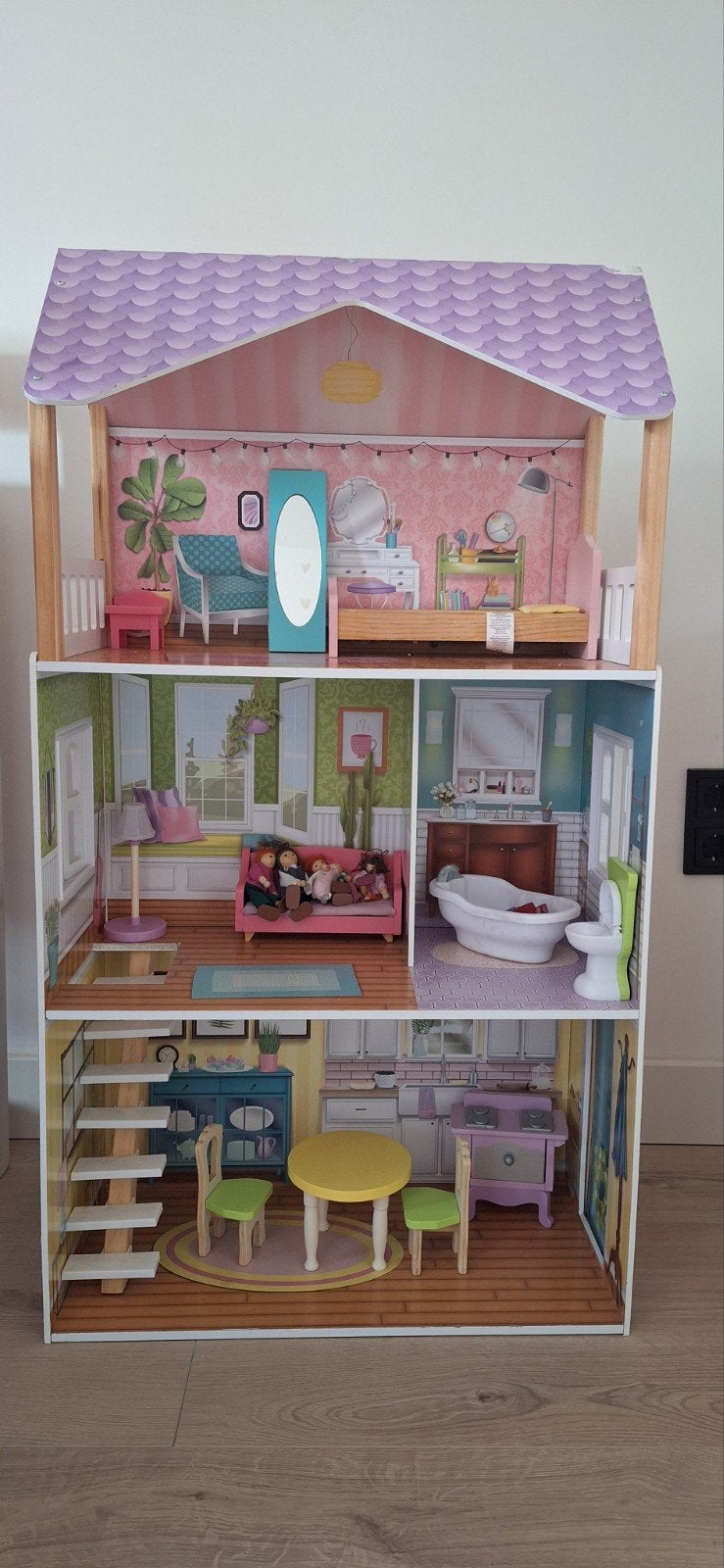 Groot houten poppenhuis met meubels en poppen, Ophalen, Zo goed als nieuw, Poppenhuis
