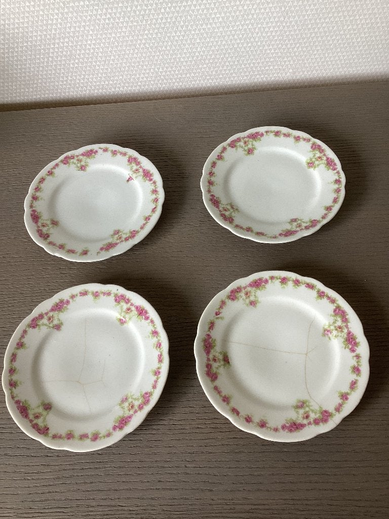 4 Vintage gebaksbordjes, Gebruikt, Ophalen of Verzenden, Bord(en), Overige stijlen