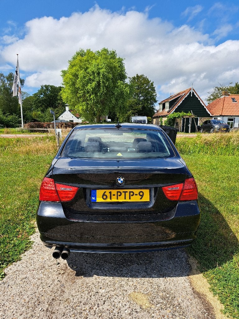 BMW 325i xDrive LCI (218 PK)|Handgeschakeld|Met 189.000 km!, Auto's, Euro 5, Zwart, Leder en Stof, Origineel Nederlands