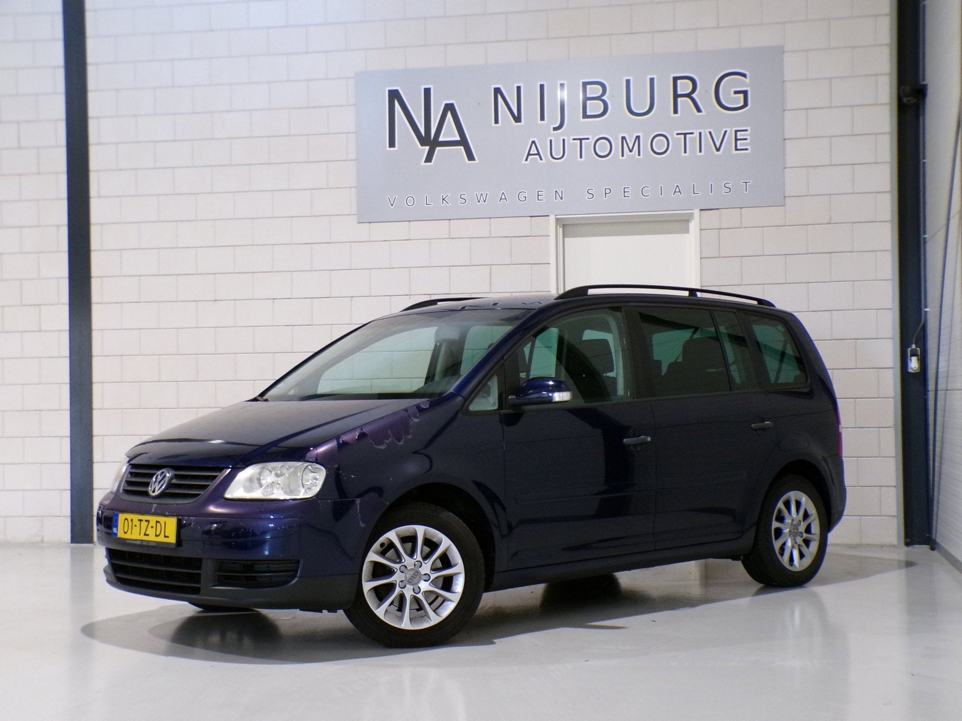 Volkswagen Touran 1.6 Athene 7P. "7 Persoons" Nieuwe-APK ! A, Auto's, Voorwielaandrijving, Stof, Gebruikt, 4 cilinders