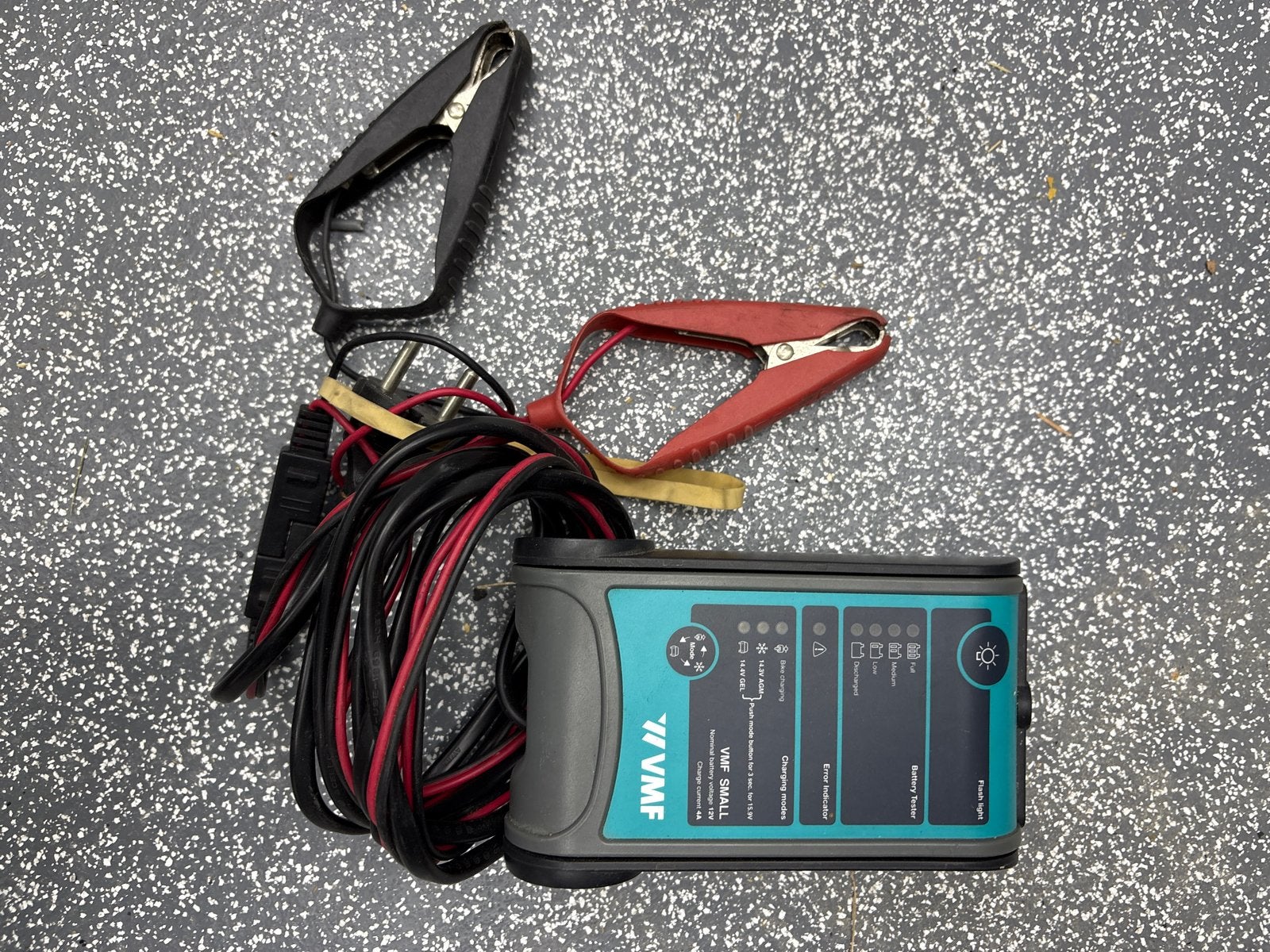 VMF SMALL Acculader en Batterij Tester, Gebruikt