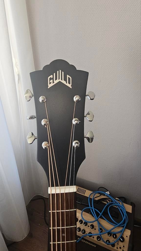 Te koop hele mooie zgan  Guild D240E semiakoestische gitaar., Muziek en Instrumenten, Ophalen, Zo goed als nieuw, Western- of Steelstringgitaar