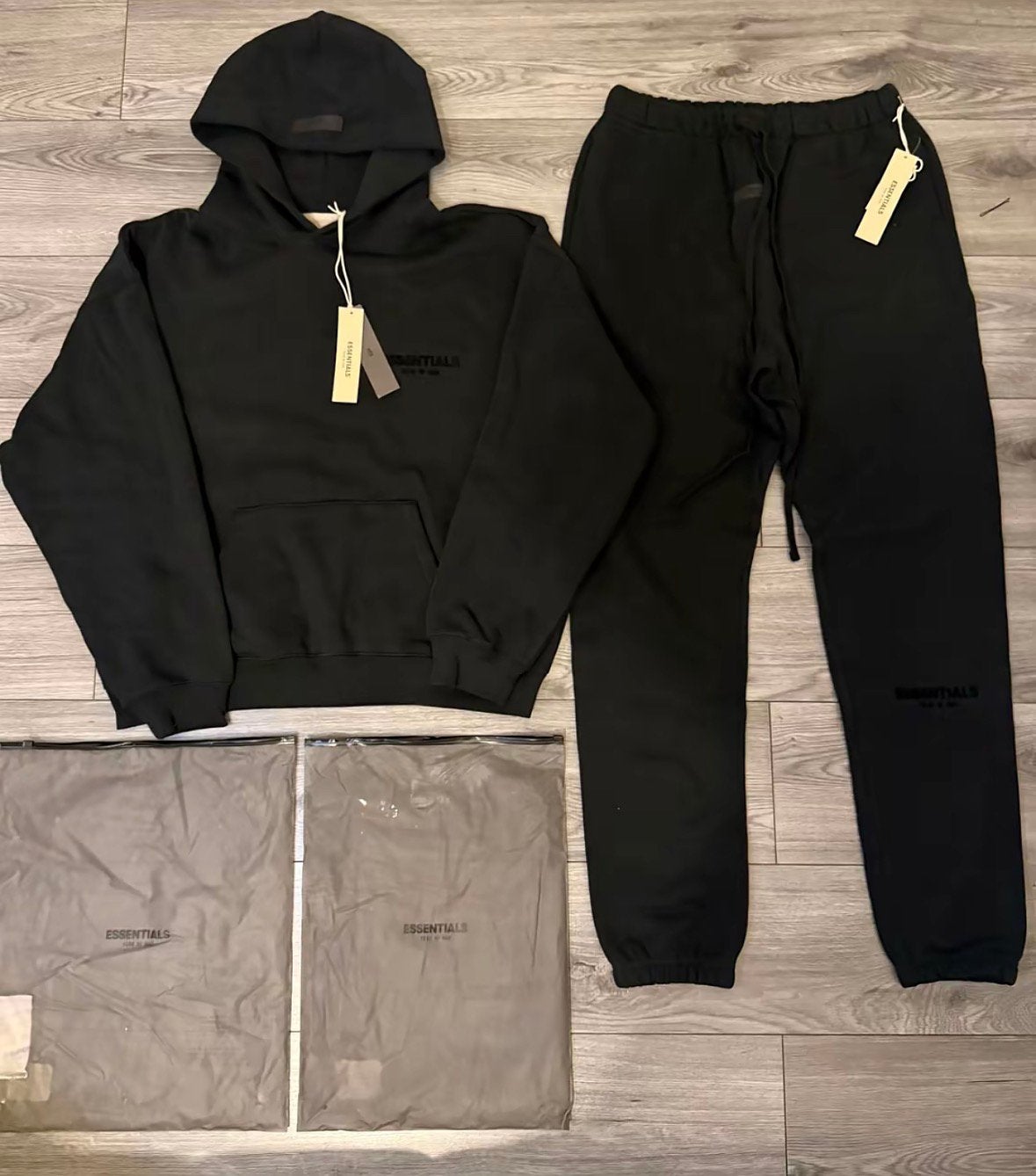 Essentials trainingspak Zwart maat L, Kleding | Heren, Ophalen of Verzenden, Zo goed als nieuw, Maat 48/50 (M)