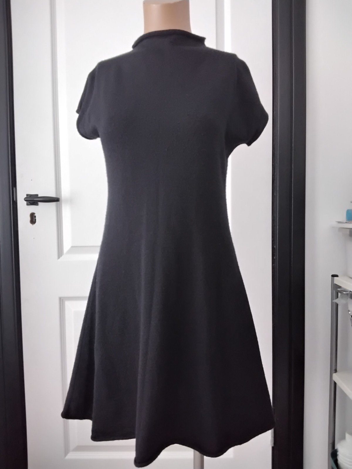 Sarah Pacini zwart jurkje met aparte rug, maat 40, Kleding | Dames, Maat 38/40 (M), Sarah Pacini, Zwart, Ophalen of Verzenden