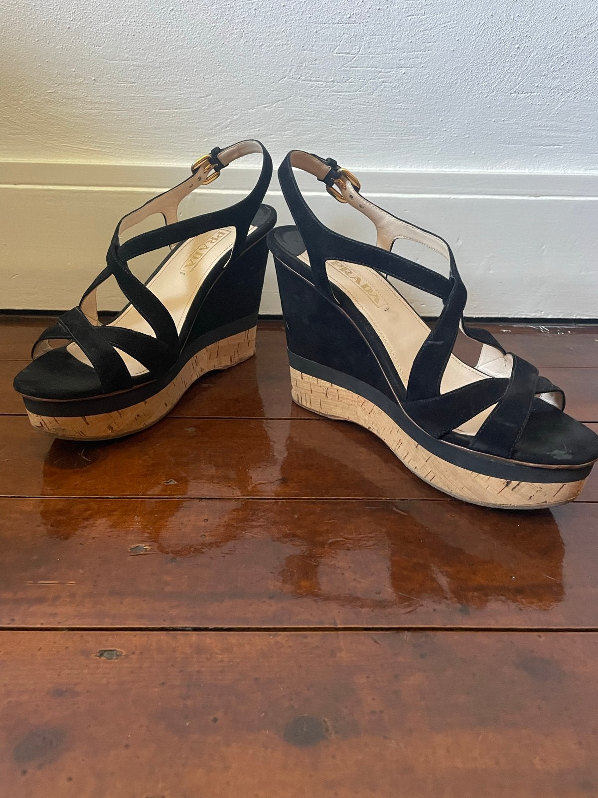 Prada sleehakken met riempje - Maat 40, Kleding | Dames, Ophalen of Verzenden, Gedragen, Zwart, Sandalen of Muiltjes