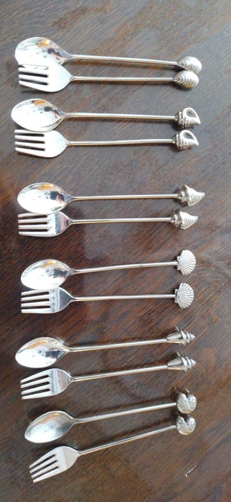 Set van 12 verzilverde lepels en vorkjes met schelpdecor, Ophalen of Verzenden
