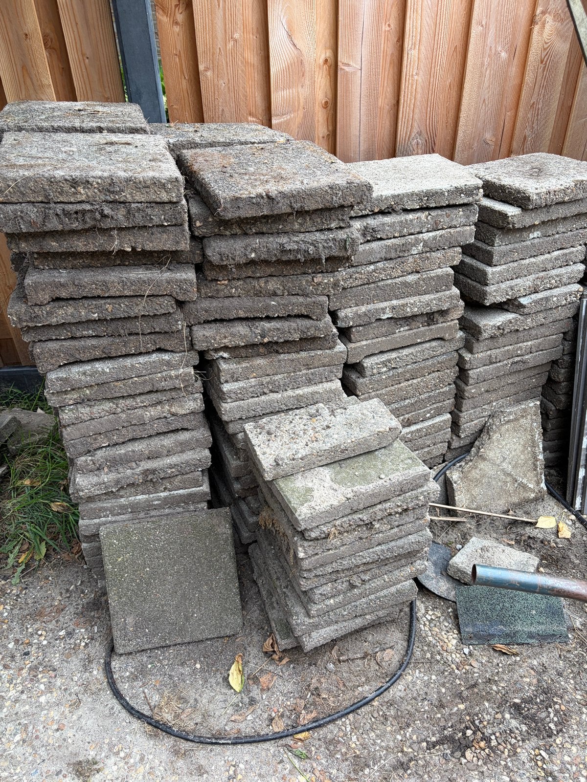 Gratis op te halen, Tuin en Terras, Tegels en Klinkers, Ophalen, Gebruikt, 10 m² of meer, Beton