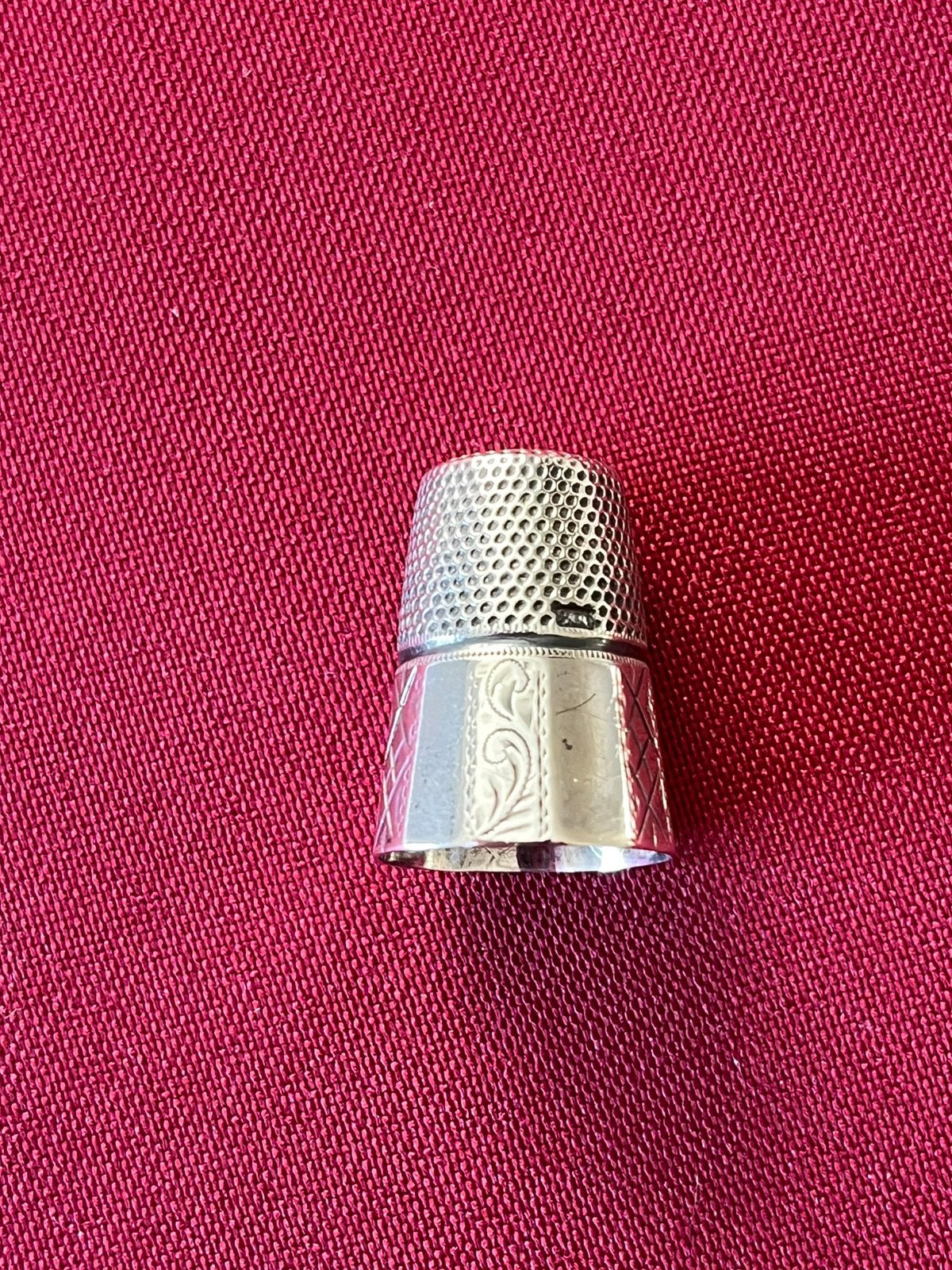 Antieke Zilveren vingerhoed.gehalte 800.gedetailleerd design, Antiek en Kunst, Ophalen of Verzenden, Zilver