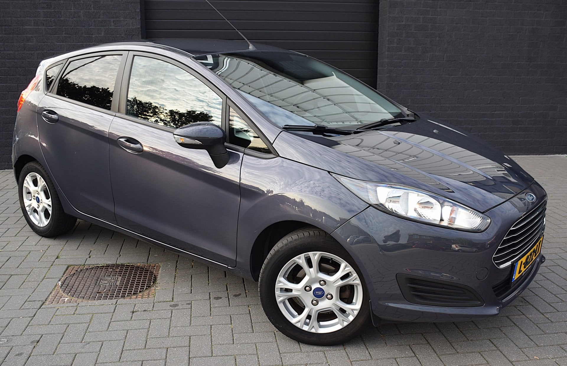 Ford Fiesta 1.0 EcoBoost Titanium|Distributie 145000 vervang, Auto's, Voorwielaandrijving, Euro 5, Handgeschakeld, Grijs