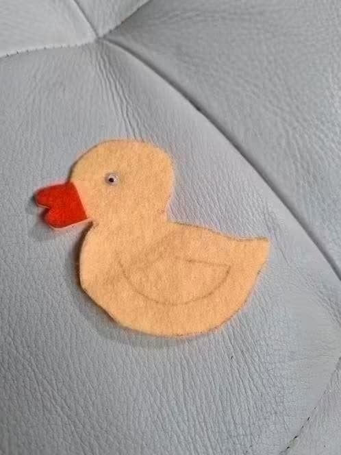 Schattig vilten eendje voor poppenhuis vloerkleed, Ophalen of Verzenden