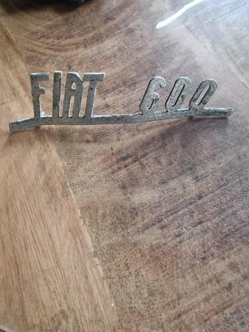 Fiat 600 Embleem - Klassiek Auto-onderdeel, Ophalen of Verzenden, Gebruikt