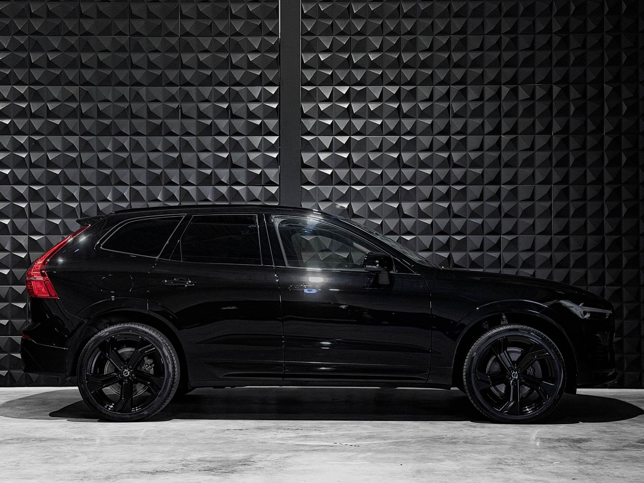 Volvo XC60 2.0 T6 Plug-in hybrid AWD All Black | Pano | 20", Auto's, Automaat, Gebruikt, Euro 6, 4 cilinders