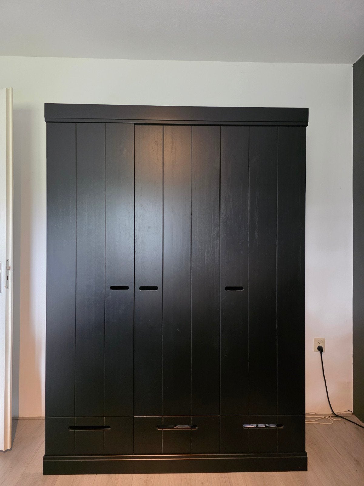 Zwarte Kledingkast Zo Goed Als Nieuw - 140x55x195 cm, Huis en Inrichting, Ophalen, 100 tot 150 cm, Zo goed als nieuw, 150 tot 200 cm