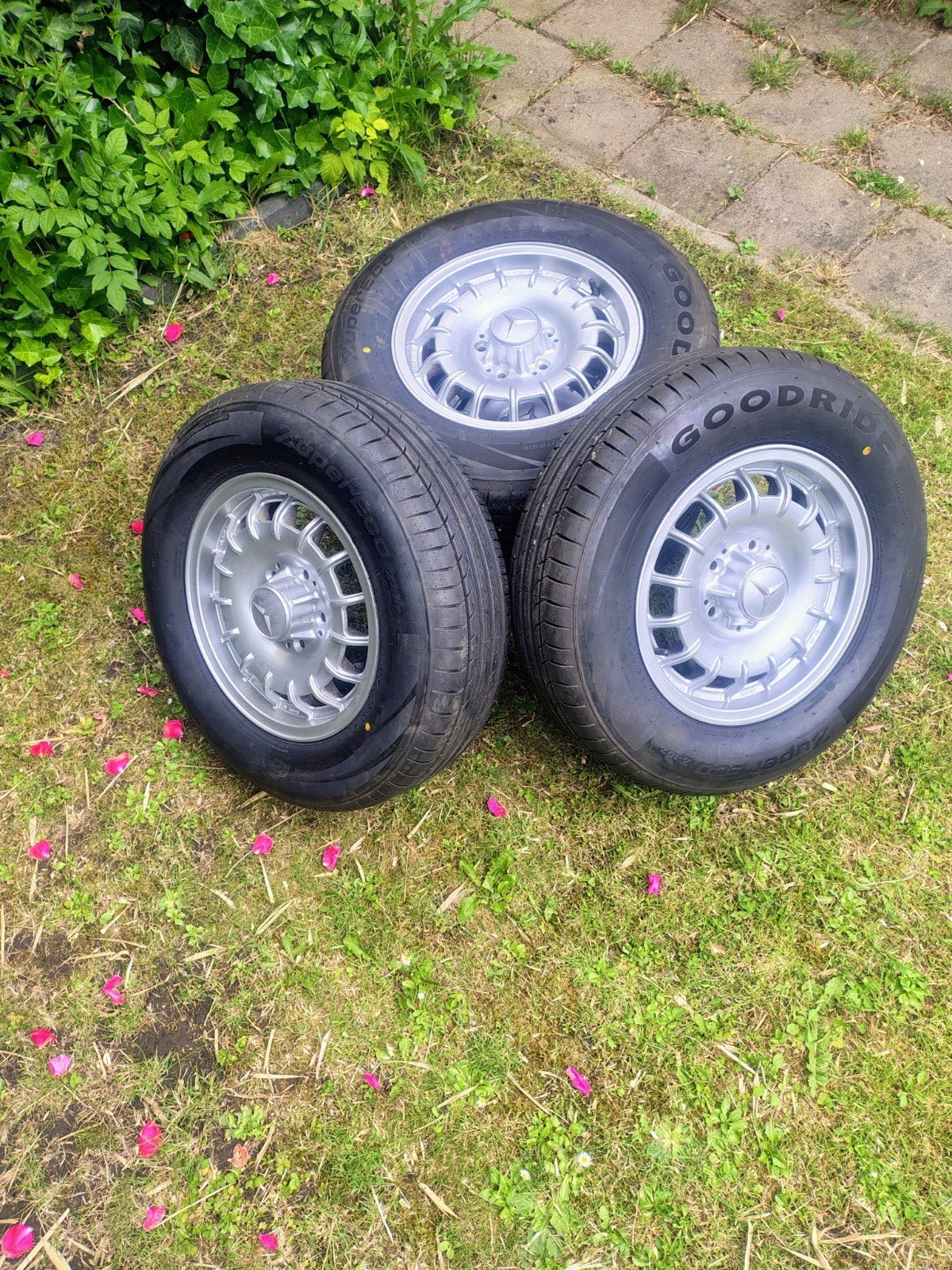 Mercedes-Benz kroonkurk velgen met Goodride Zomerbanden, Ophalen, 14 inch, Banden en Velgen, Nieuw
