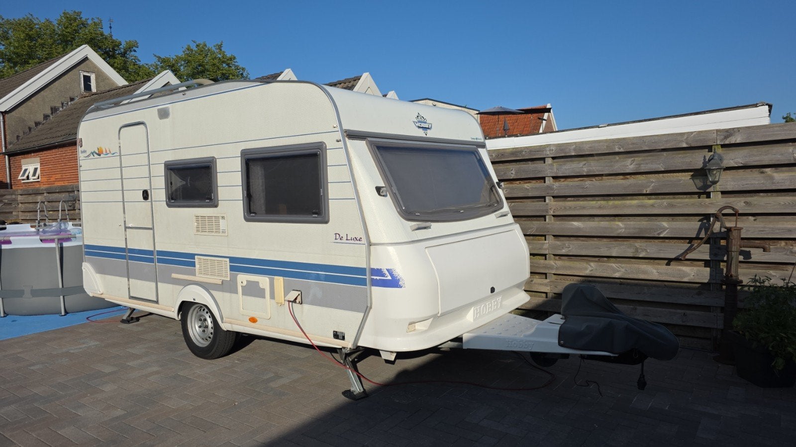 Hobby De Luxe Caravan met Airco, Caravans en Kamperen, Caravans, Particulier, tot en met 4, 750 - 1000 kg, Rondzit, Hobby, Dwarsbed
