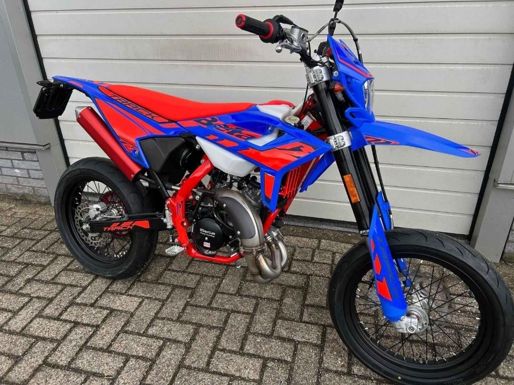 Beta RR 50 Motard Track E5+ Blauw direct leverbaar!, 6 versnellingen, Info@beta.nl, Maximaal 45 km/u, Nieuw