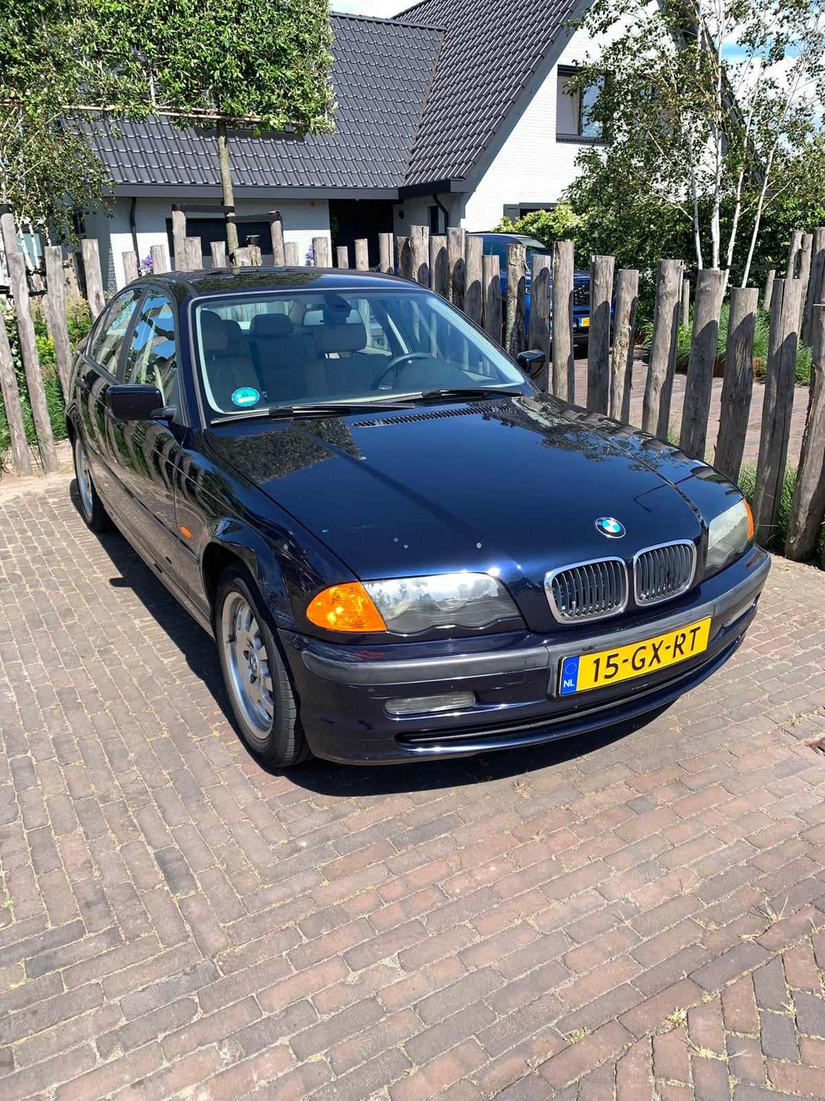 Te koop BMW 3ER REIHE , apk 25-3-27 ,donkerblauw zie info, Auto's, Blauw, Leder en Stof, Particulier, Sedan