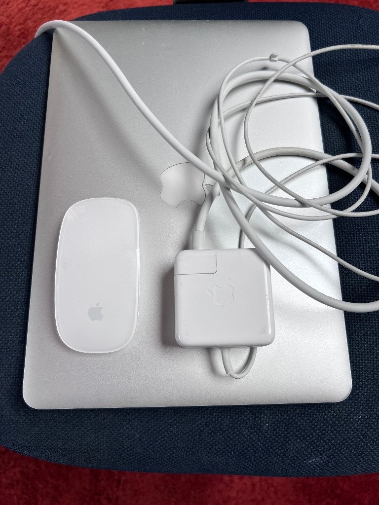 MacBook Air (13-inch, Early 2015) met Magic Mouse, Computers en Software, Gebruikt, Qwerty, 8 GB, 13 inch