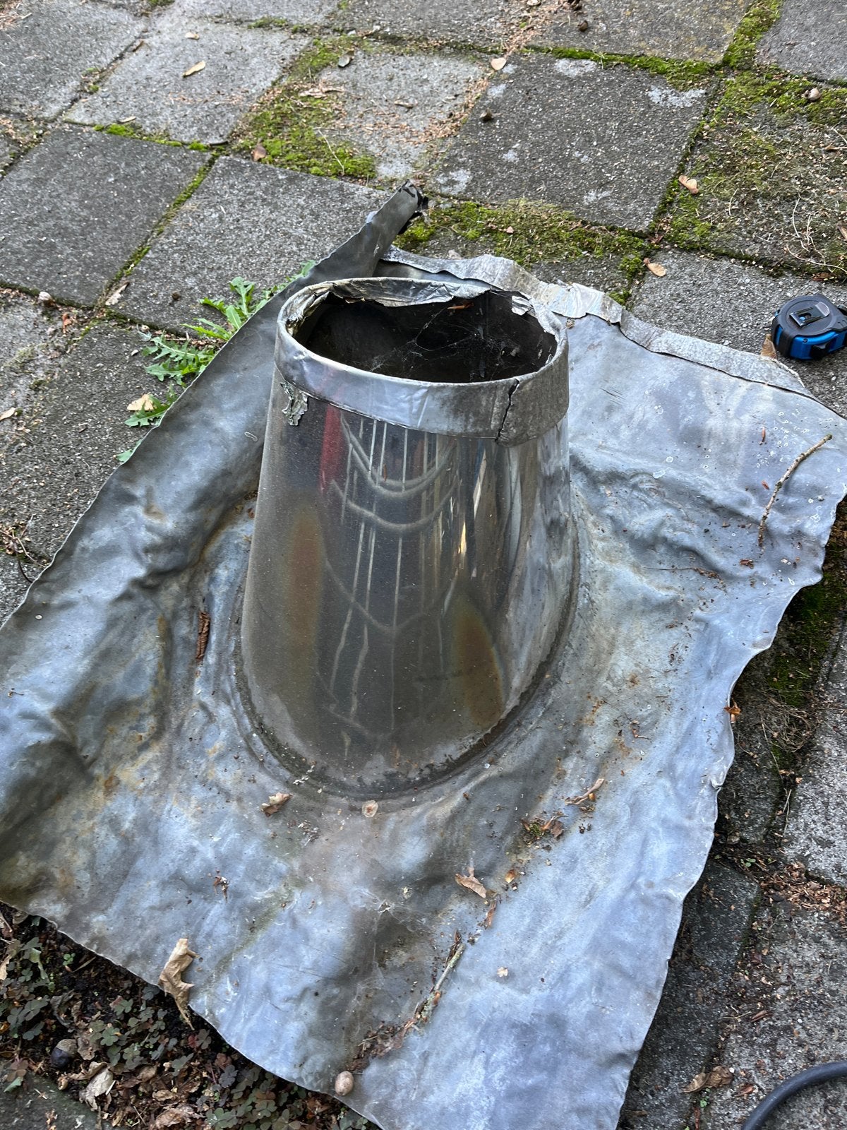Geïsoleerde kachelpijp met doorvoer en klemmen, Ophalen, Gebruikt
