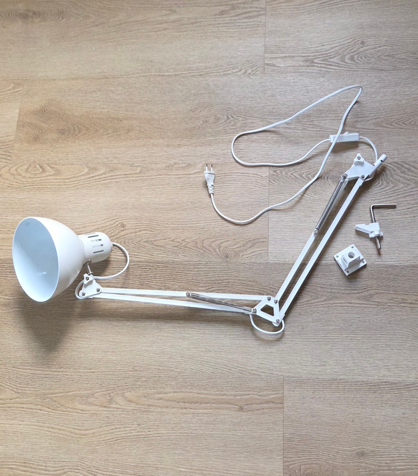 Witte verstelbare bureaulamp Vertial Ikea, Huis en Inrichting, Wit, Overige merken, Ophalen of Verzenden, Zo goed als nieuw