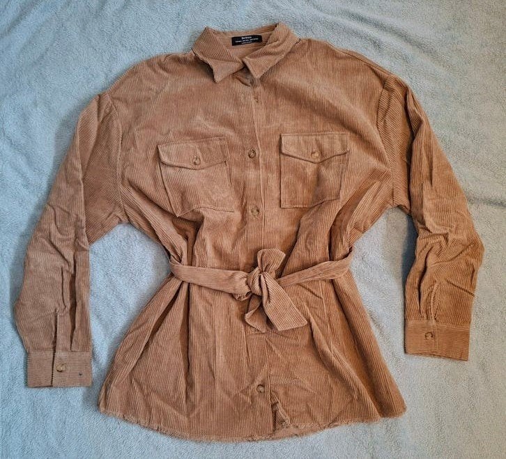 Bershka Corduroy Overshirt met Ceintuur - Maat M/L, Maat 38/40 (M), Beige, Zo goed als nieuw, Bershka