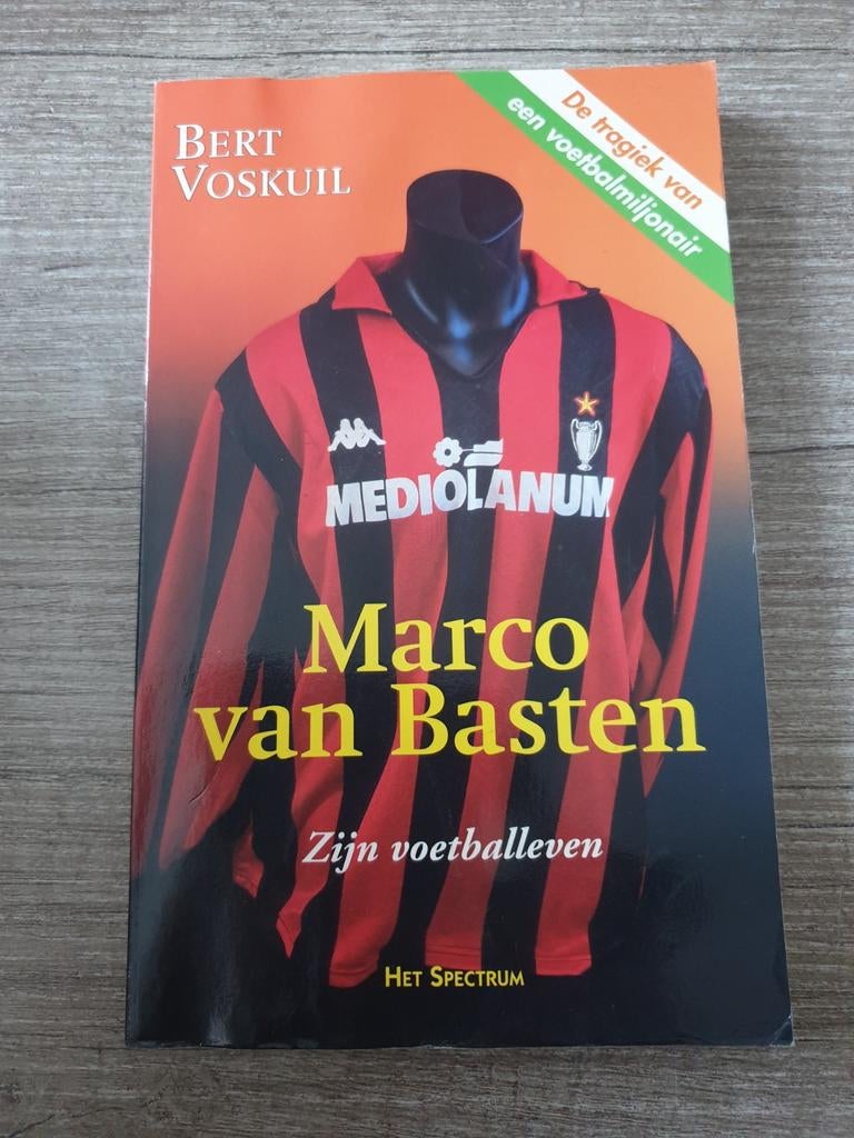 Marco van Basten: Zijn voetballeven - Bert Voskuil, Boeken, Ophalen of Verzenden, Gelezen, Bert Voskuil, Balsport