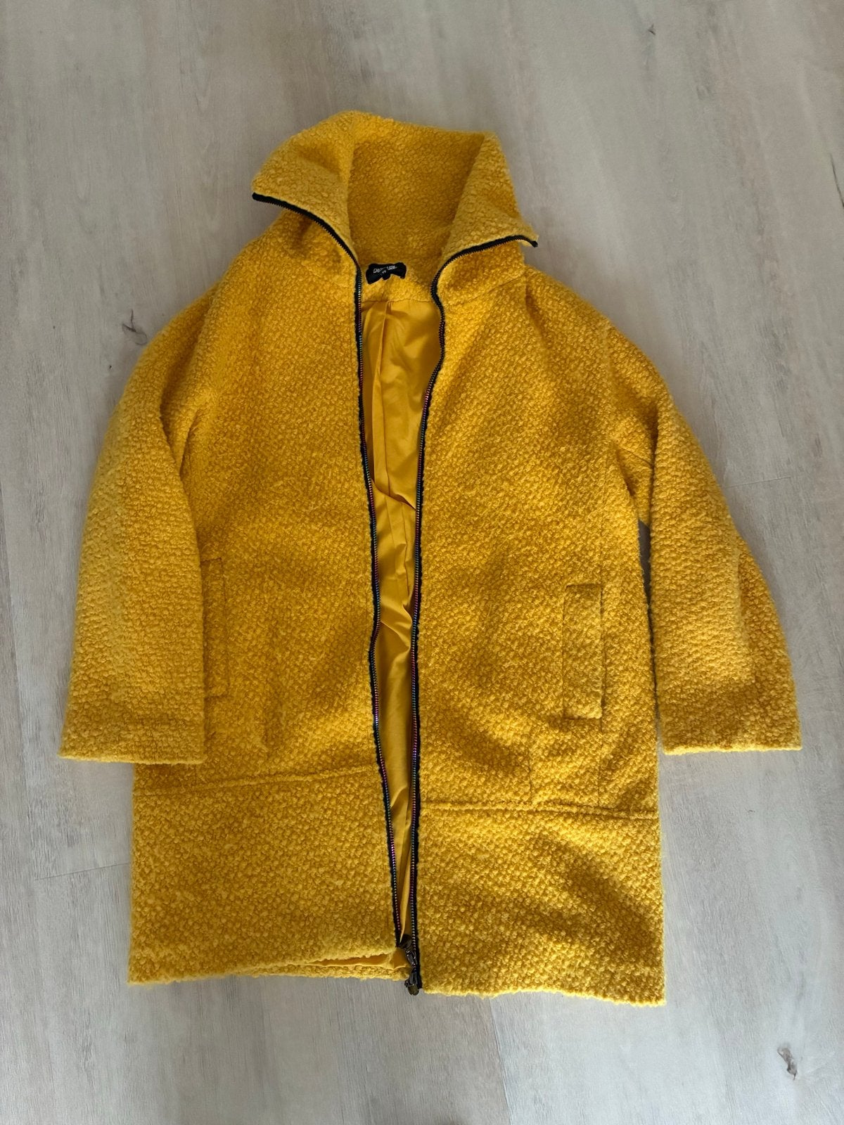 Desigual winterjas geel, maat 44, regenboog rits, Ophalen of Verzenden, Gedragen, Maat 42/44 (L), Geel