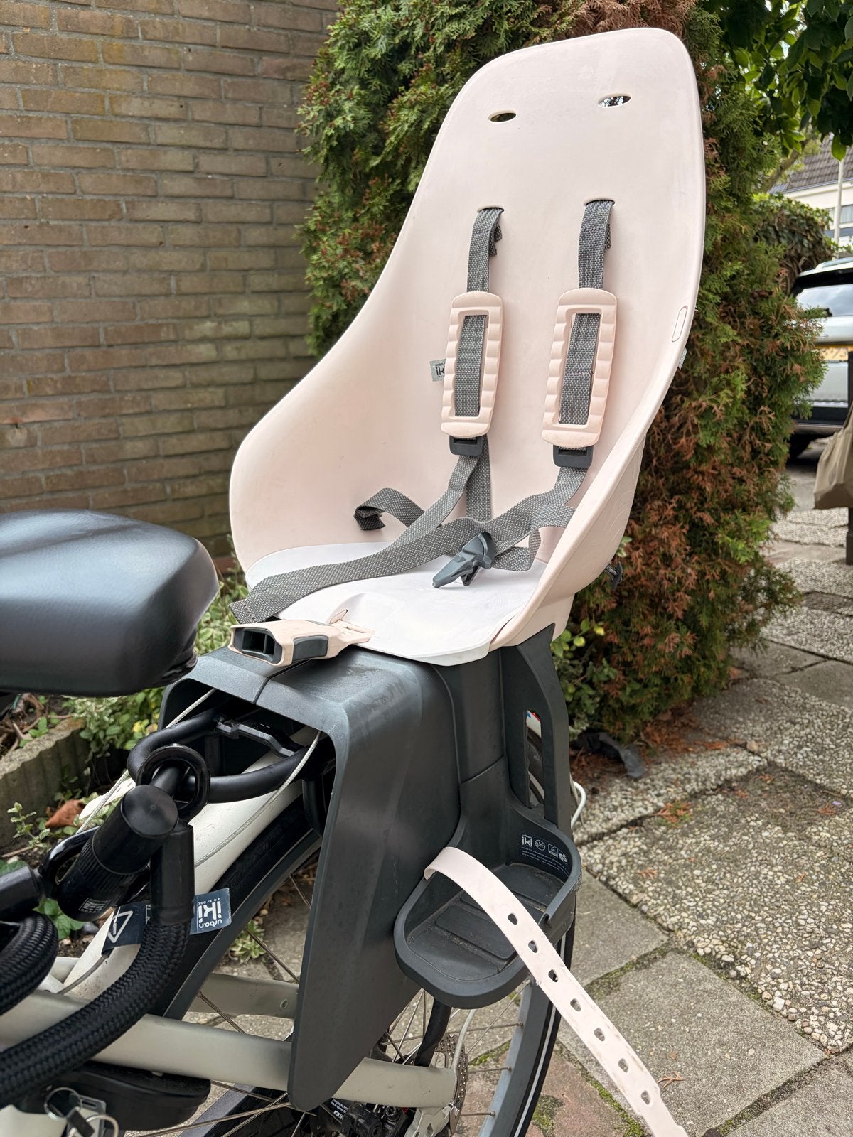 Urban Iki Achterzitje Kinderstoel met Mountbase, Ophalen of Verzenden, Gebruikt, Achterzitje, Voetsteuntjes