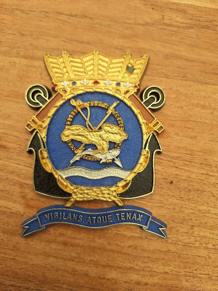 Wapenschild hr ms zeearend, Ophalen of Verzenden, Marine, Nederland, Embleem of Badge