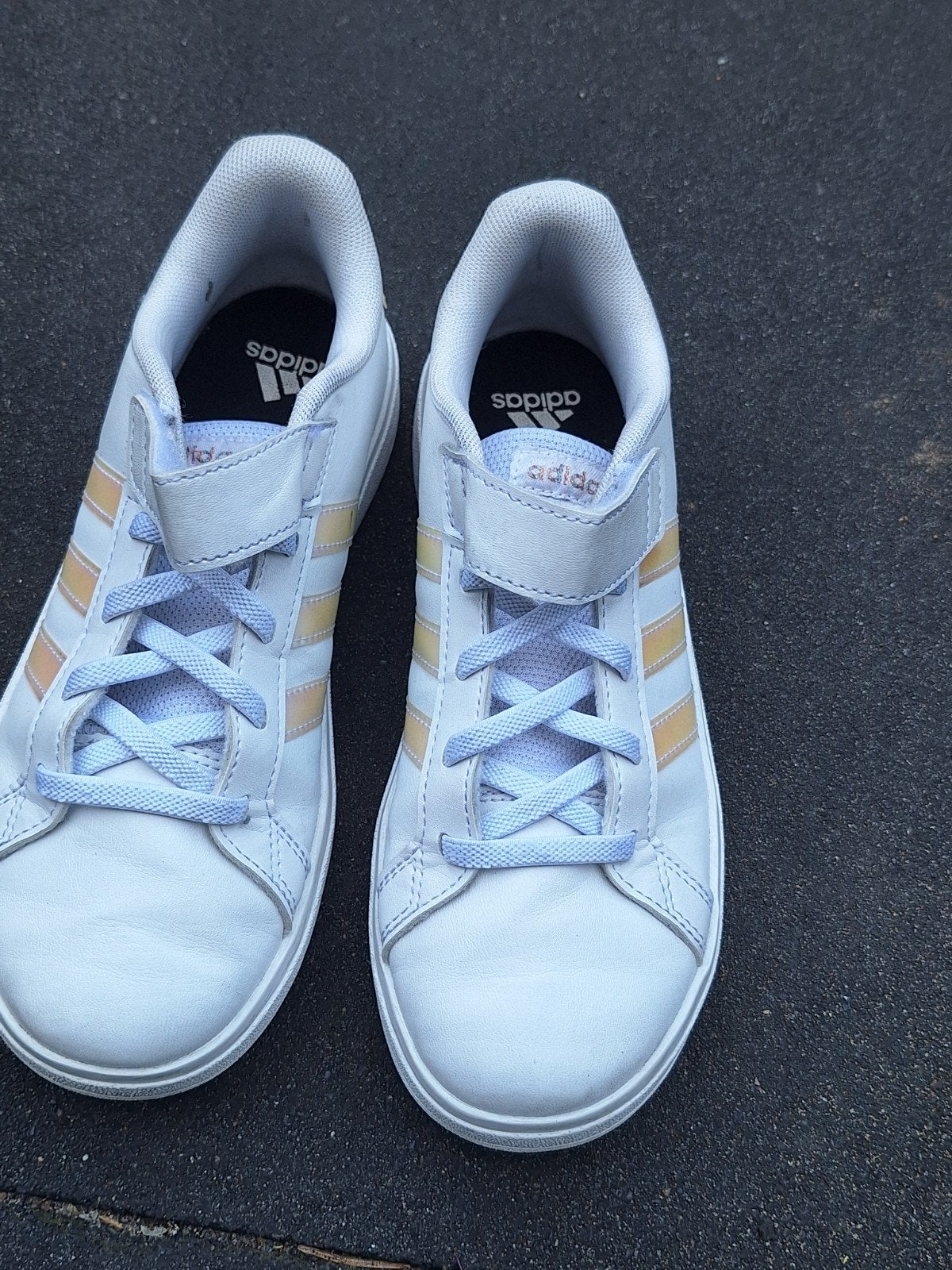 Adidas gymschoenen maat 35  Wit met regenboogstrepen, Adidas, Gebruikt, Meisje, Sportschoenen